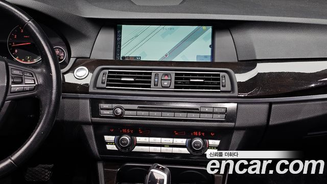 BMW 5 Series (F10) 528i 2011 — фото 12