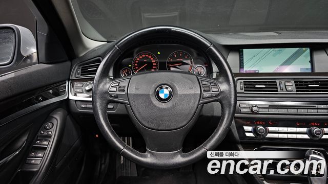 BMW 5 Series (F10) 528i 2011 — фото 13