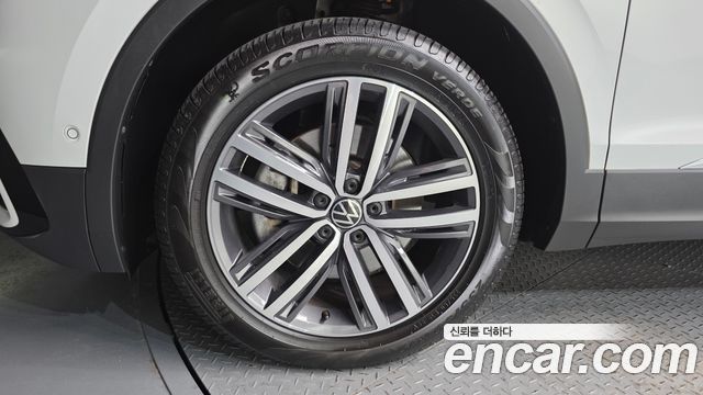 Volkswagen Tiguan Allspace 2.0 TSI Prestige 2024 — фото 5