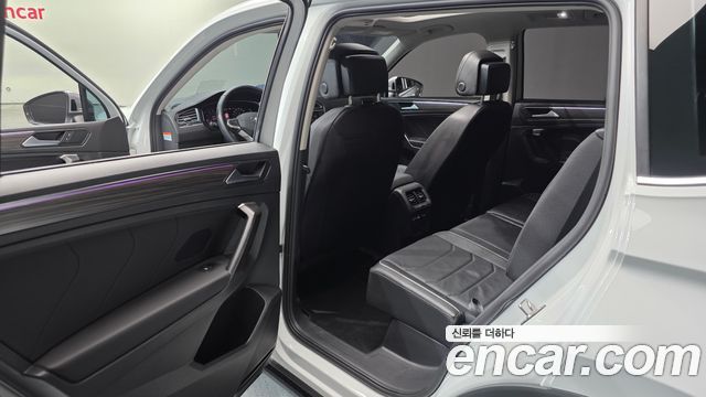 Volkswagen Tiguan Allspace 2.0 TSI Prestige 2024 — фото 11