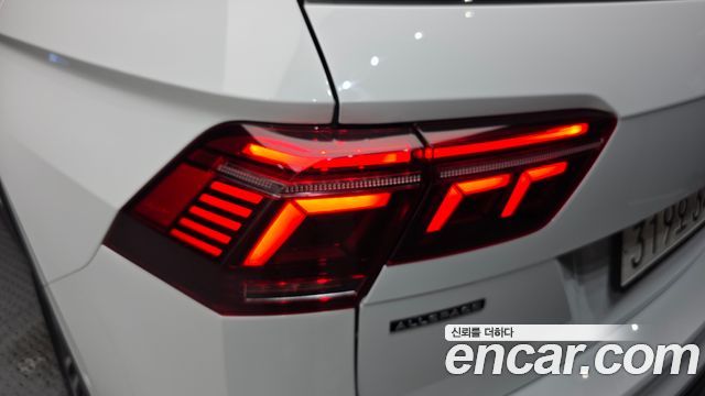 Volkswagen Tiguan Allspace 2.0 TSI Prestige 2024 — фото 23