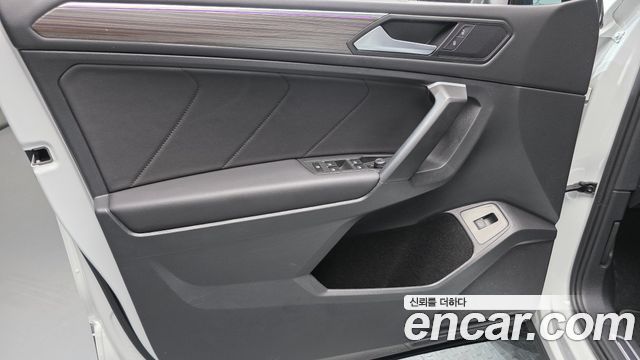 Volkswagen Tiguan Allspace 2.0 TSI Prestige 2024 — фото 24