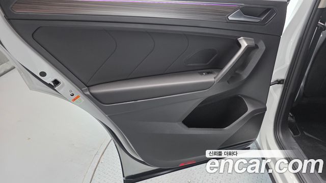 Volkswagen Tiguan Allspace 2.0 TSI Prestige 2024 — фото 25