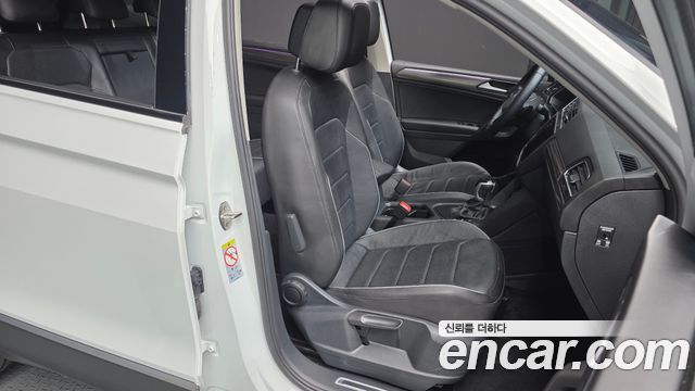 Volkswagen Tiguan Allspace 2.0 TSI Prestige 2024 — фото 26