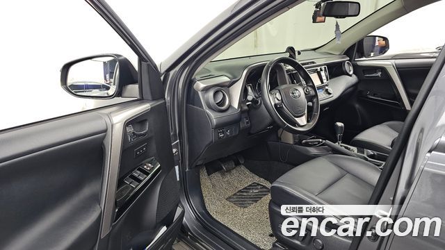 Toyota RAV4 2.5 4WD Hybrid 4th 2017 — фото 10