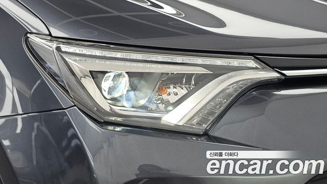 Toyota RAV4 2.5 4WD Hybrid 4th 2017 — фото 22