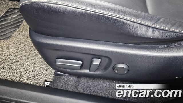 Toyota RAV4 2.5 4WD Hybrid 4th 2017 — фото 31
