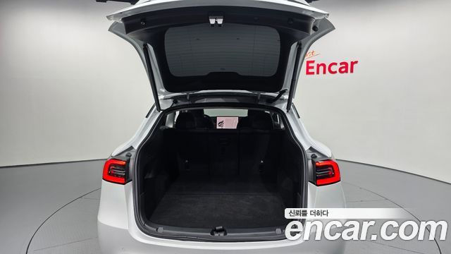 Tesla Model Y Long Range AWD 2022 — фото 24