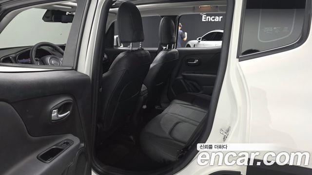 Jeep Renegade 1.3 Limited 2022 — фото 11