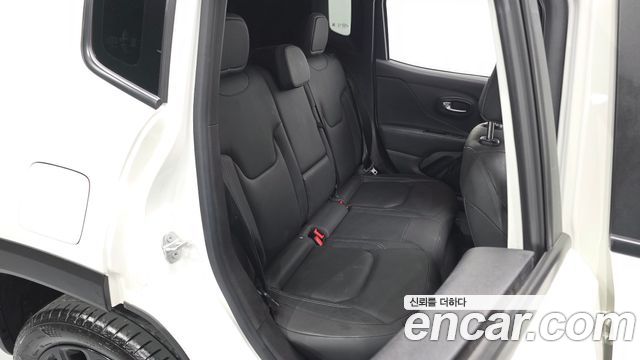 Jeep Renegade 1.3 Limited 2022 — фото 12