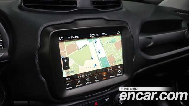 Jeep Renegade 1.3 Limited 2022 — фото 15