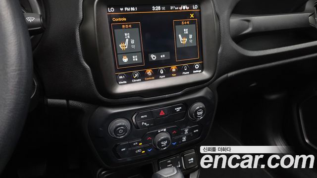 Jeep Renegade 1.3 Limited 2022 — фото 17