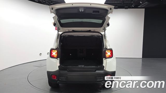 Jeep Renegade 1.3 Limited 2022 — фото 20