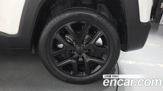 Jeep Renegade 1.3 Limited 2022 — фото 21