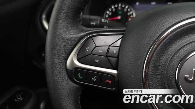 Jeep Renegade 1.3 Limited 2022 — фото 28