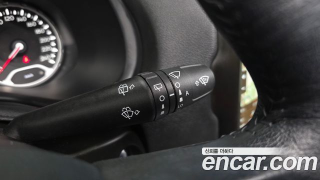 Jeep Renegade 1.3 Limited 2022 — фото 30