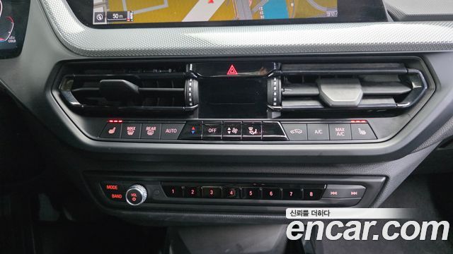 BMW 1 Series (F40) 118d Sport 2020 — фото 16