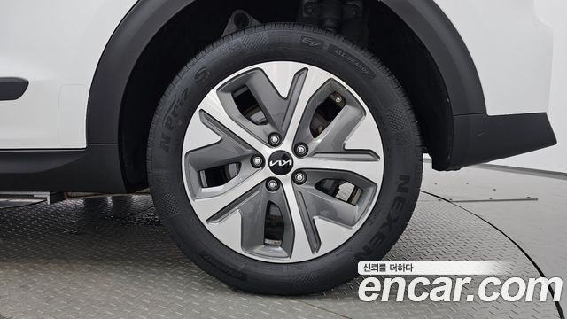 Kia Niro Plus Earth 2023 — фото 21