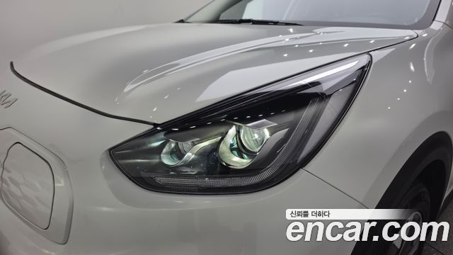 Kia Niro Plus Earth 2023 — фото 22
