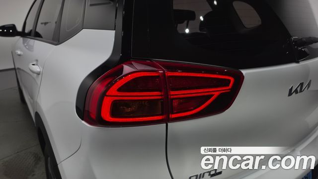 Kia Niro Plus Earth 2023 — фото 23