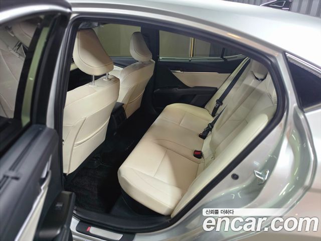 Toyota Camry (XV80) 2.5 XLE Premium Hybrid 2026 — фото 15