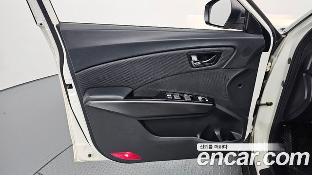 KG Mobility (SsangYong) Tivoli Air Diesel IX 2WD 2017 — фото 24