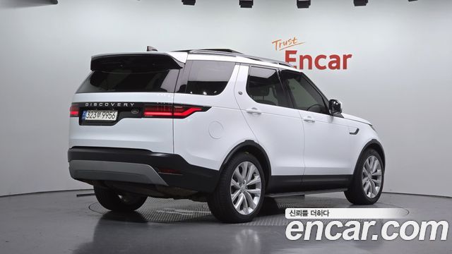 Land Rover Discovery 5 D250 SE 2022 — фото 2