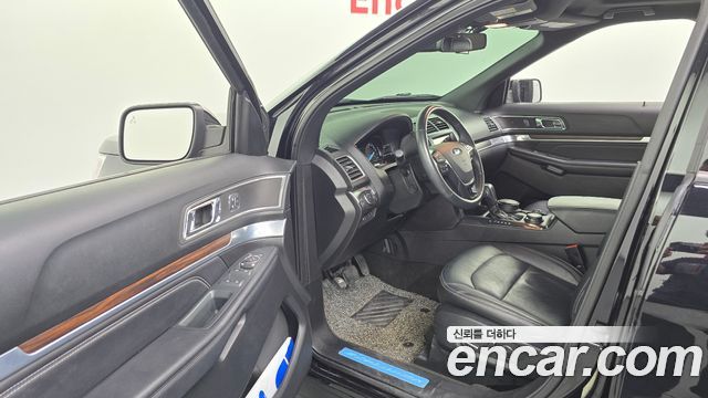 Ford Explorer 2.3 Limited 4WD 5th 2018 — фото 10