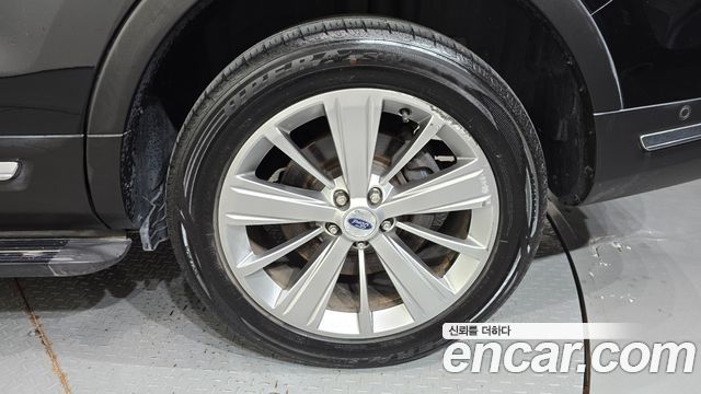 Ford Explorer 2.3 Limited 4WD 5th 2018 — фото 21