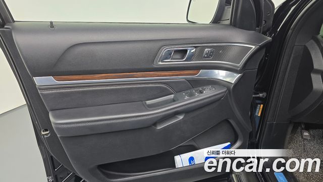 Ford Explorer 2.3 Limited 4WD 5th 2018 — фото 24