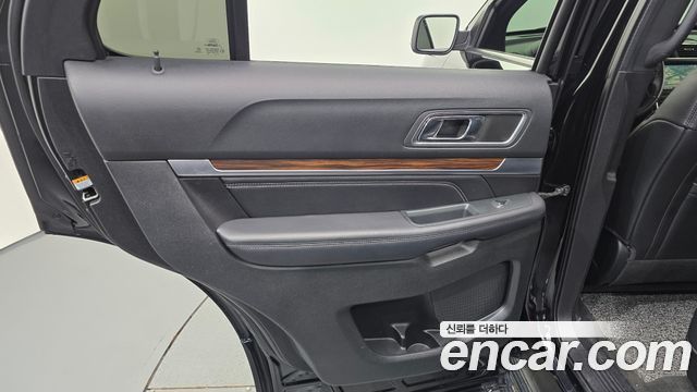 Ford Explorer 2.3 Limited 4WD 5th 2018 — фото 25
