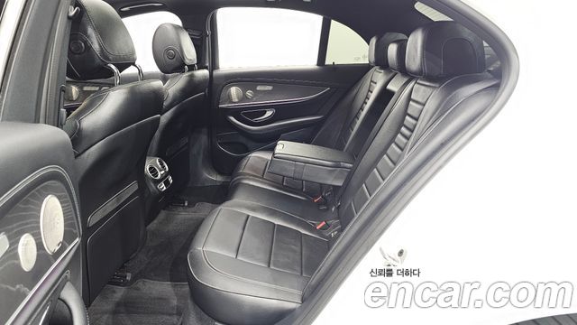 Mercedes-Benz E-Class (W213) E350 4MATIC AMG Line 2022 — фото 12