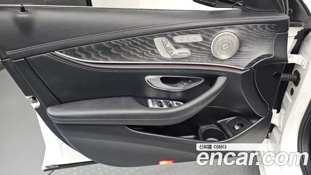 Mercedes-Benz E-Class (W213) E350 4MATIC AMG Line 2022 — фото 24