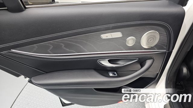 Mercedes-Benz E-Class (W213) E350 4MATIC AMG Line 2022 — фото 25
