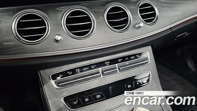 Mercedes-Benz E-Class (W213) E350 4MATIC AMG Line 2022 — фото 27