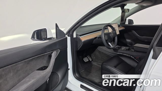 Tesla Model Y Long Range AWD 2022 — фото 10