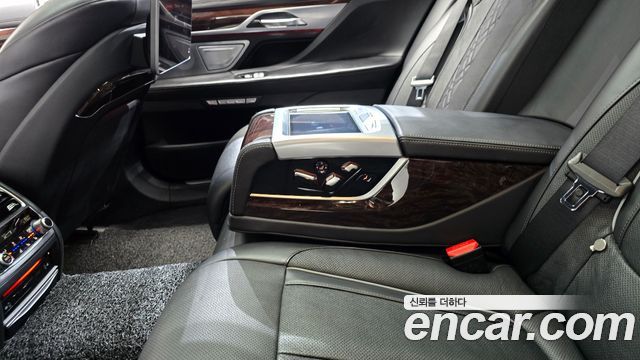 BMW 7 Series (G11) 750Li xDrive 2016 — фото 37