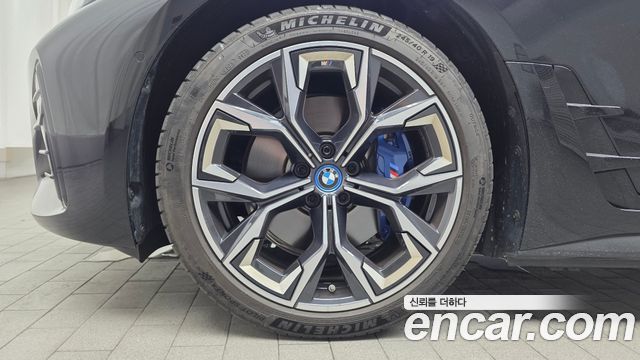 BMW i4 eDrive40 M Sports Pro 2022 — фото 5