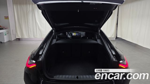 BMW i4 eDrive40 M Sports Pro 2022 — фото 24