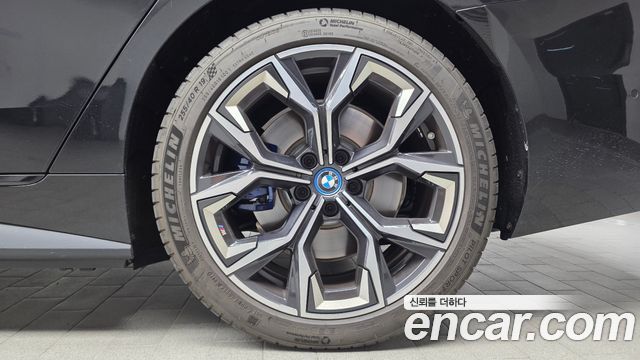 BMW i4 eDrive40 M Sports Pro 2022 — фото 27
