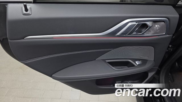 BMW i4 eDrive40 M Sports Pro 2022 — фото 31