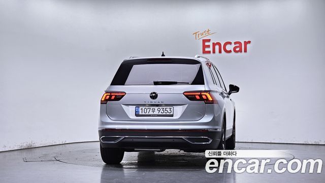 Volkswagen Tiguan (II) 2.0 TDI Premium 2021 — фото 4