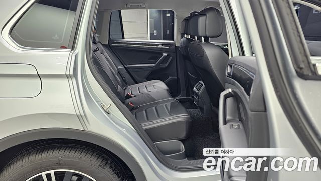 Volkswagen Tiguan (II) 2.0 TDI Premium 2021 — фото 12