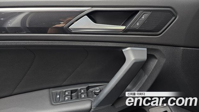 Volkswagen Tiguan (II) 2.0 TDI Premium 2021 — фото 18