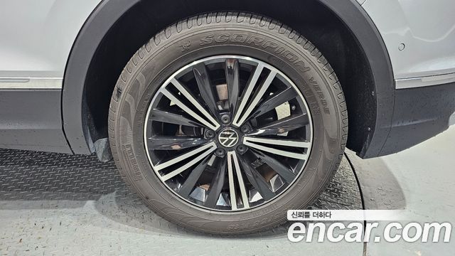 Volkswagen Tiguan (II) 2.0 TDI Premium 2021 — фото 21