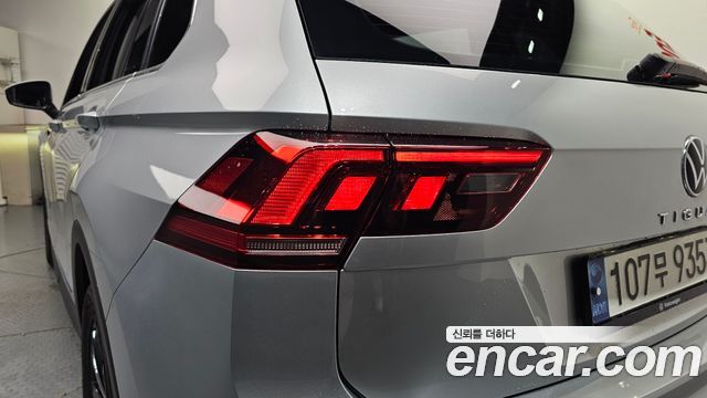 Volkswagen Tiguan (II) 2.0 TDI Premium 2021 — фото 23