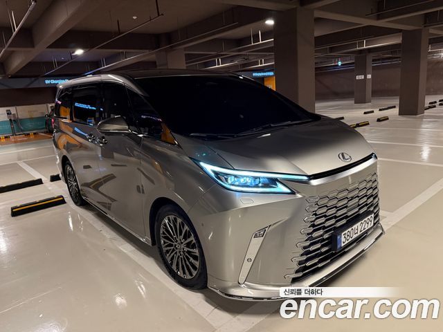 Lexus LM (II) 500h Executive