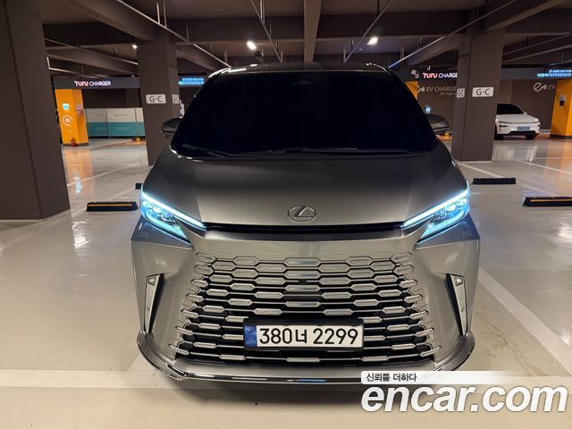 Lexus LM (II) 500h Executive 2025 — фото 2