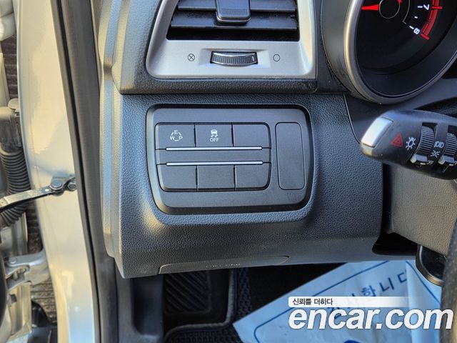 KG Mobility (SsangYong) Tivoli VX 2WD 2015 — фото 17