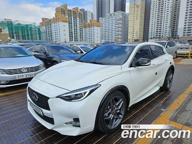 Infiniti Q30 2.0 Premium 2017 — фото 8